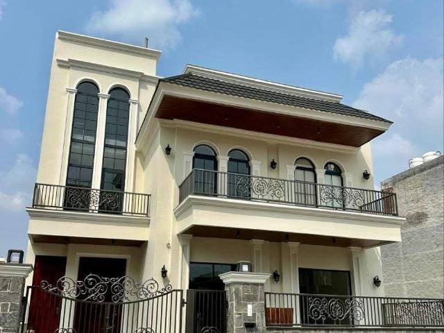 Resale | 5 BHK 300 Sq.Yd. Independent House in Sector 89
