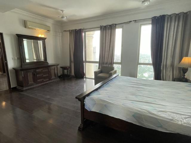 Resale | 5 BHK 3240 Sq.Ft. Penthouse in DLF Regency Park II