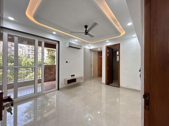 Resale | 5 BHK 3248 Sq.Ft. Apartment in Hamdam Apartment