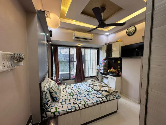 Resale | 5 BHK 3500 Sq.Ft. Apartment in Cumbala Hill