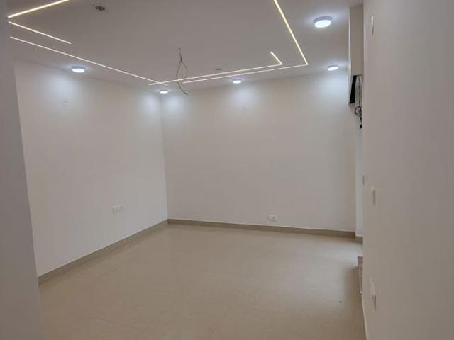 Resale | 5 BHK 3500 Sq.Ft. Apartment in Sector 12 Dwarka