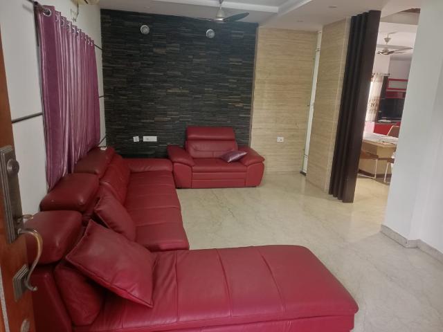 Resale | 5 BHK 3500 Sq.Ft. Apartment in RS Towers Madhapur