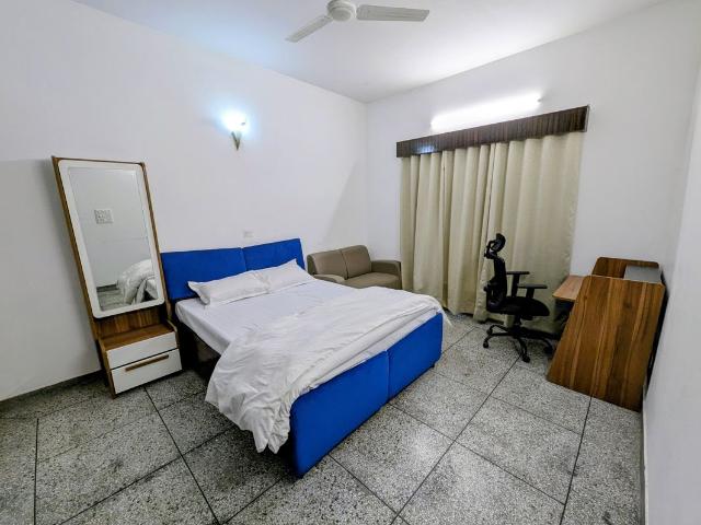 Resale | 5 BHK + 350 Sq.Yd. Villa in Sector 14