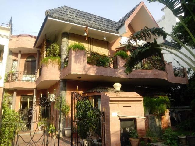 Resale | 5 BHK 360 Sq.Yd. Villa in Palam Vihar