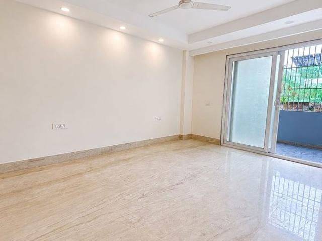 Resale | 5 BHK 360 Sq.Yd. Villa in Unitech Birch Court Villa