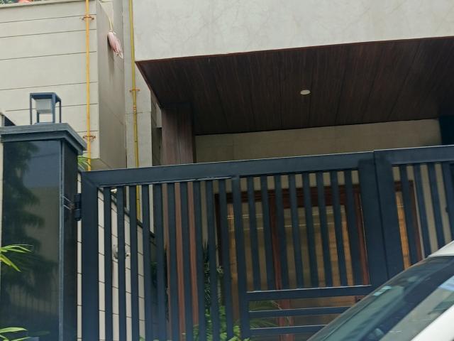 Resale | 5 BHK 375 Sq.Yd. Independent House in Dlf Ankur Vihar