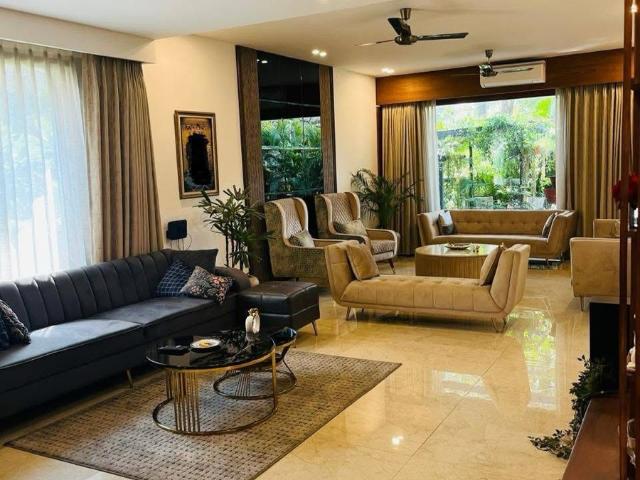 Resale | 5 BHK 4200 Sq.Ft. Apartment in Aerocity