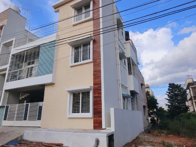 Resale | 5 BHK 4300 Sq.Ft. Independent House in Bagaluru