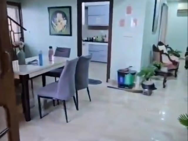 Resale | 5 BHK 5063 Sq.Ft. Apartment in Parijat Apartments