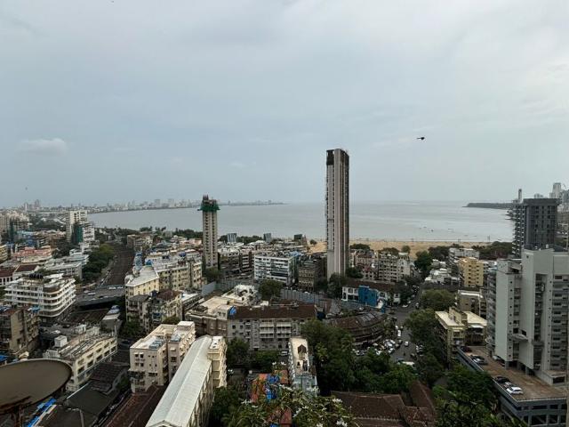 Resale | 5 BHK 5200 Sq.Ft. Apartment in Suraj Ocean Star 1