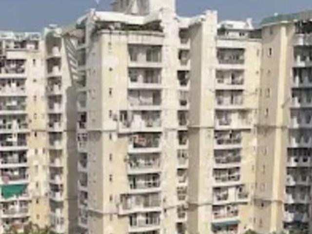 Resale | 5 BHK + 5200 Sq.Ft. Penthouse in Supertech Emerald Court