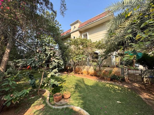 Resale | 5 BHK + 5500 Sq.Ft. Villa in Nyati Enclave
