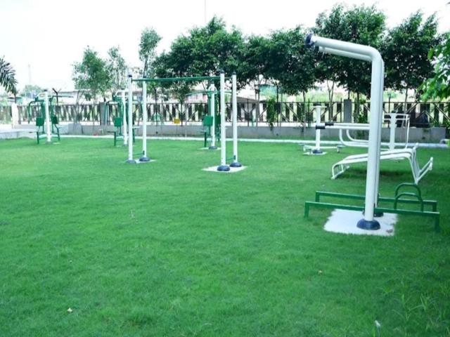 Resale | 5 BHK + 5720 Sq.Ft. Apartment in Max Estate 128