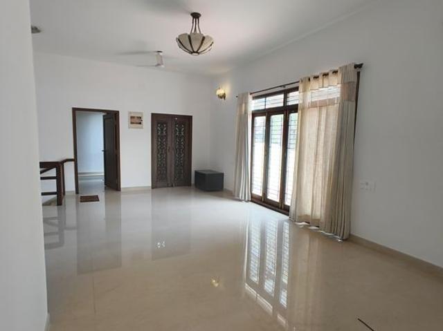 Resale | 5 BHK 5800 Sq.Ft. Villa in Manikonda