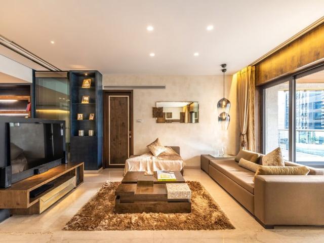 Resale | 5 BHK + 6000 Sq.Ft. Apartment in Sunteck Signia Isles