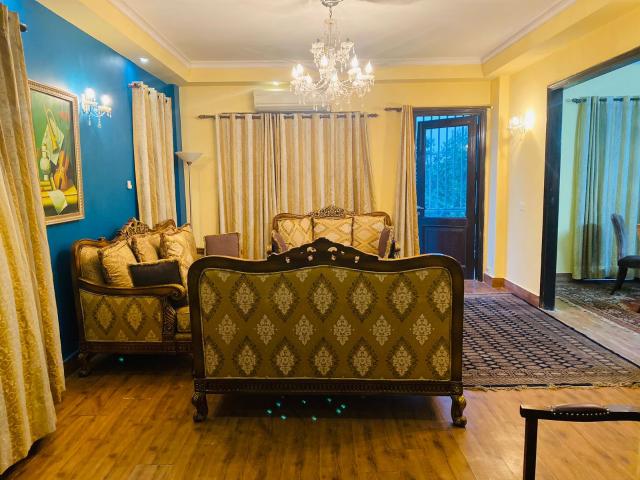 Resale | 5 BHK 600 Sq.Ft. Independent House in Lajpat Nagar