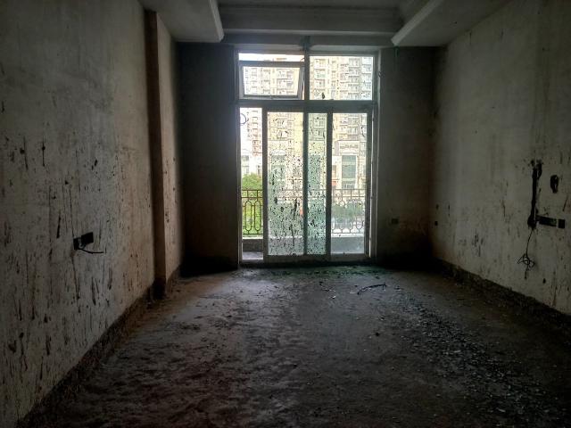 Resale | 5 BHK + 6750 Sq.Ft. Villa in Mahagun Mirabella
