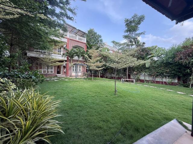 Resale | 5 BHK + 6770 Sq.Ft. Villa in Prestige Lakeside Habitat