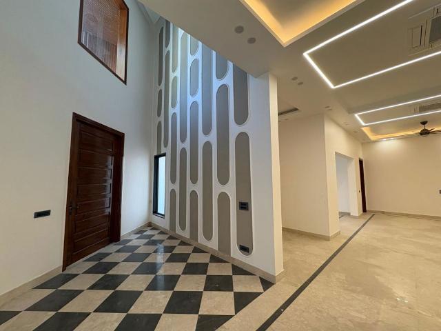 Resale | 5 BHK + 9000 Sq.Ft. Villa in Vasant Kunj