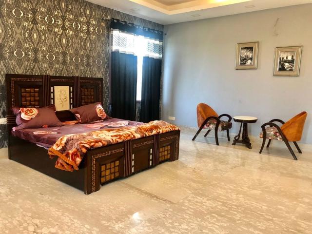 Resale | 5 BHK + Extra Room 5000 Sq.Ft. Villa in Chattarpur