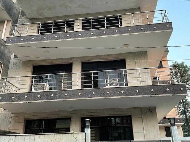 Resale | 5 BHK + Extra Room 160 Sq.Yd. Independent House in Palam Vihar
