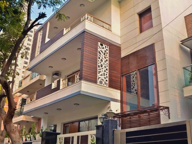 Resale | 5 BHK + Extra Room 204 Sq.Yd. Independent House in Sector 9A