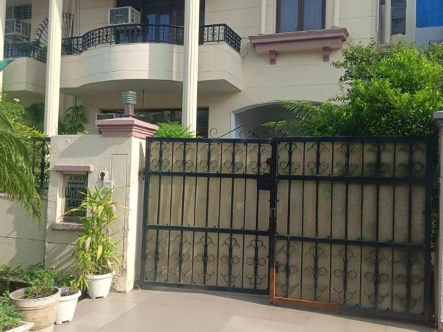Resale | 5 BHK + Extra Room 233 Sq.Yd. Independent House in Palam Vihar Residents Association
