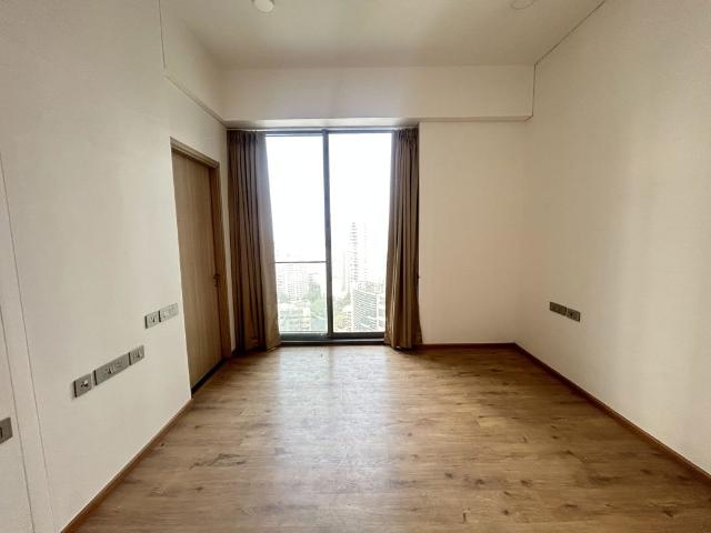 Resale | 5 BHK + Extra Room 3072 Sq.Ft. Apartment in Rustomjee Crown