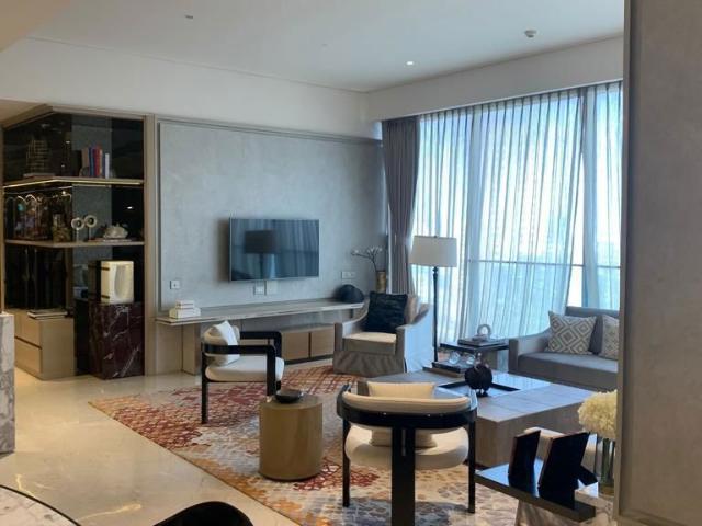 Resale | 5 BHK + Extra Room 3088 Sq.Ft. Apartment in Rustomjee Crown