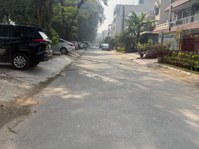 Resale | 5 BHK + Servant Room,Extra Room 270 Sq.Yd. Independent House in Palam Vihar Residents Association