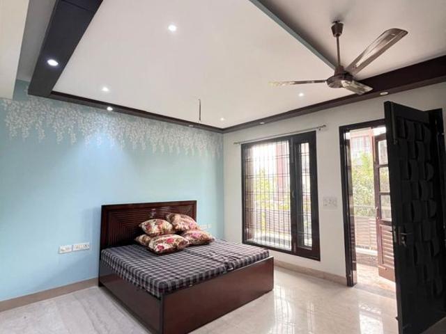 Resale | 5 BHK + Servant Room,Extra Room,Store Room 400 Sq.Mt. Independent House in Sector 39