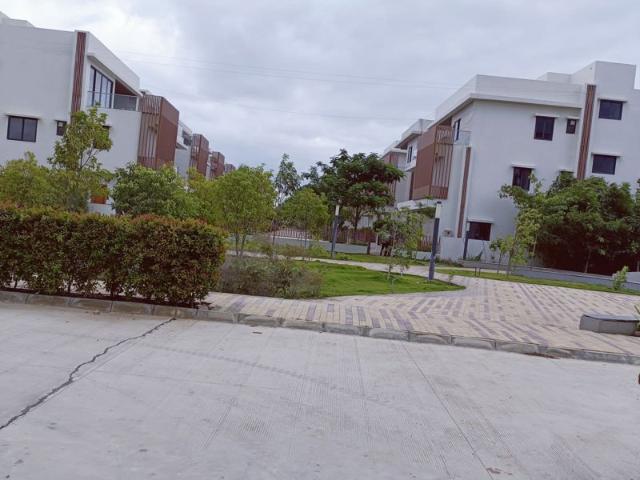 Resale | 5 BHK + Servant Room,Extra Room,Store Room 4300 Sq.Ft. Villa in Tellapur
