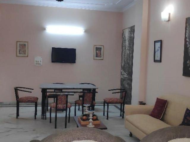Resale | 5 BHK + Servant Room,Store Room 250 Sq.Mt. Villa in Sector 36