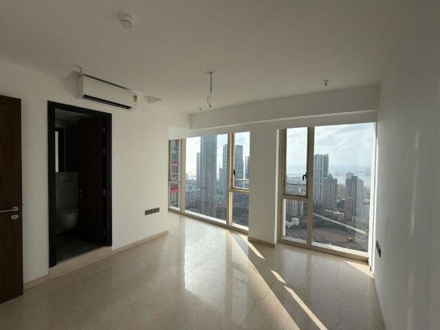 Resale | 5 BHK + Servant Room,Study Room 2560 Sq.Ft. Apartment in Lodha Allura