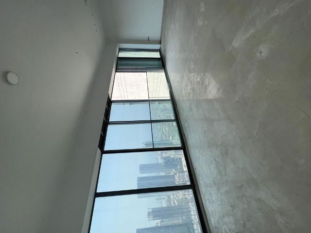 Resale | 5 BHK + Servant Room,Study Room 3090 Sq.Ft. Apartment in Rustomjee Crown Phase 2