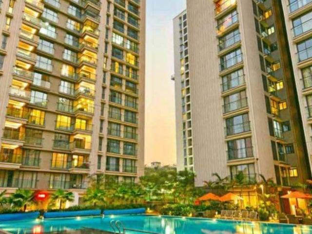 Resale | 5 BHK + Servant Room,Study Room 4576 Sq.Ft. Penthouse in Rustomjee Seasons