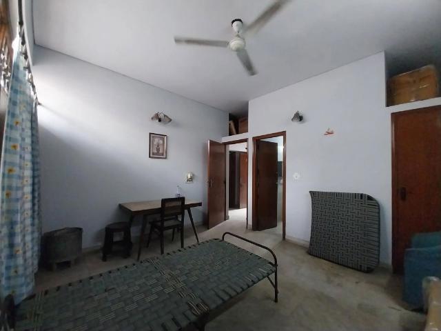 Resale | 5 BHK + Servant Room 186 Sq.Yd. Independent House in Noida Central