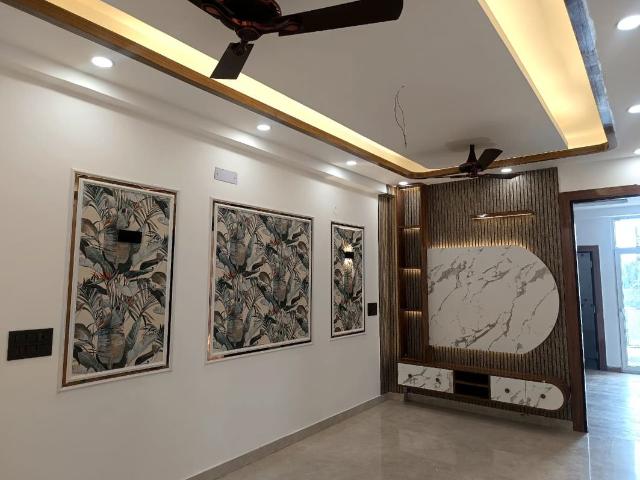 Resale | 5 BHK + Servant Room 112 Sq.Ft. Independent House in RWA Apartments Sector 20