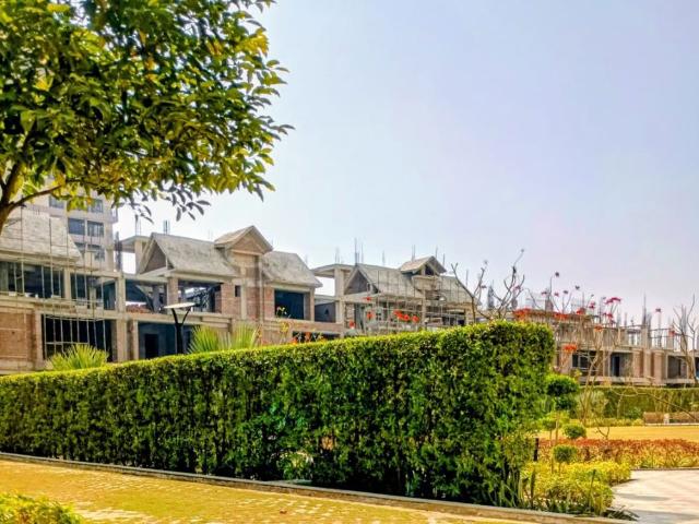 Resale | 5 BHK + Servant Room 287 Sq.Yd. Villa in Assotech Blith