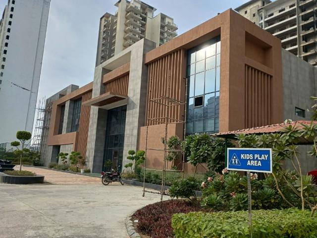 Resale | 5 BHK + Servant Room 287 Sq.Yd. Villa in Assotech Blith