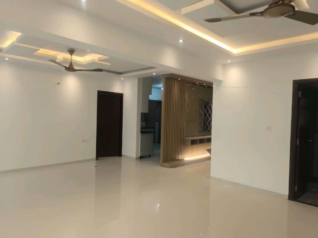 Resale | 5 BHK + Servant Room 2937 Sq.Ft. Apartment in Axis Capstone Experia