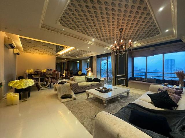 Resale | 5 BHK + Servant Room 2250 Sq.Ft. Apartment in Oberoi Springs