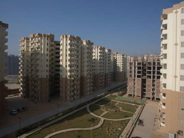 Resale | 5 BHK + Servant Room 3000 Sq.Ft. Apartment in Gulmohur Garden