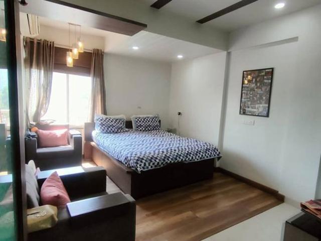 Resale | 5 BHK + Servant Room 3000 Sq.Ft. Apartment in Setpal Karishma Prime