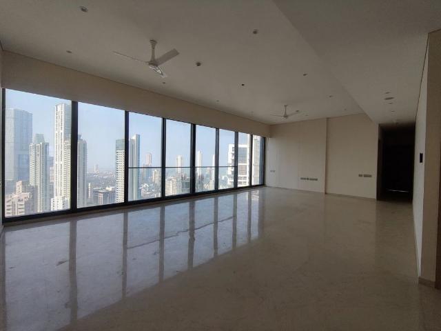 Resale | 5 BHK + Servant Room 3080 Sq.Ft. Apartment in Rustomjee Crown