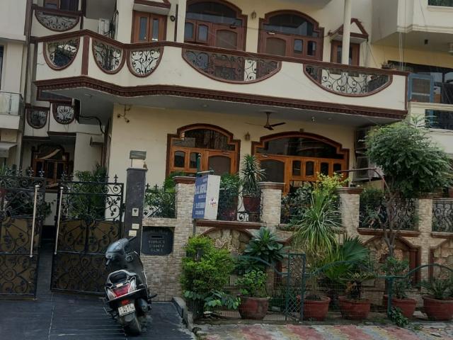 Resale | 5 BHK + Servant Room 315 Sq.Yd. Villa in Sushant Lok I