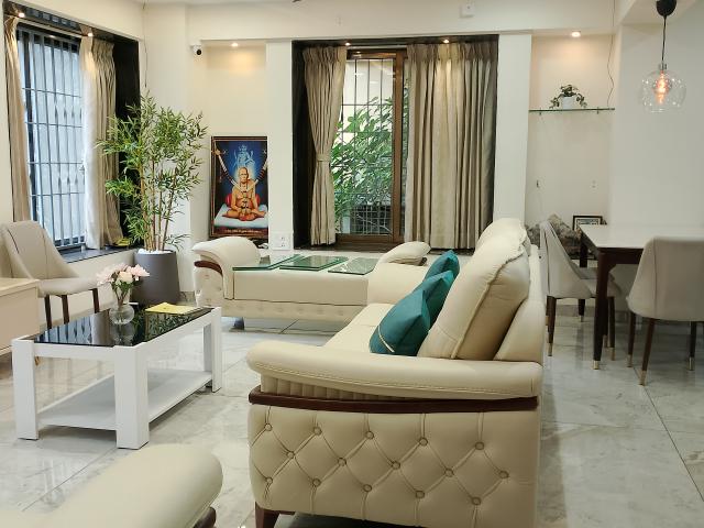 Resale | 5 BHK + Servant Room 3200 Sq.Ft. Penthouse in Gm Kenjale Emirus