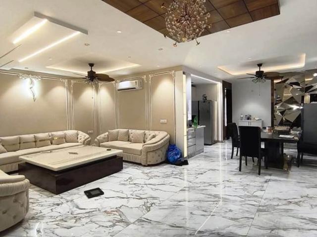 Resale | 5 BHK + Servant Room 4500 Sq.Ft. Apartment in Emaar MGF Emerald Hills