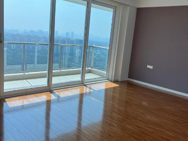 Resale | 5 BHK + Servant Room 4556 Sq.Ft. Apartment in DLF The Crest