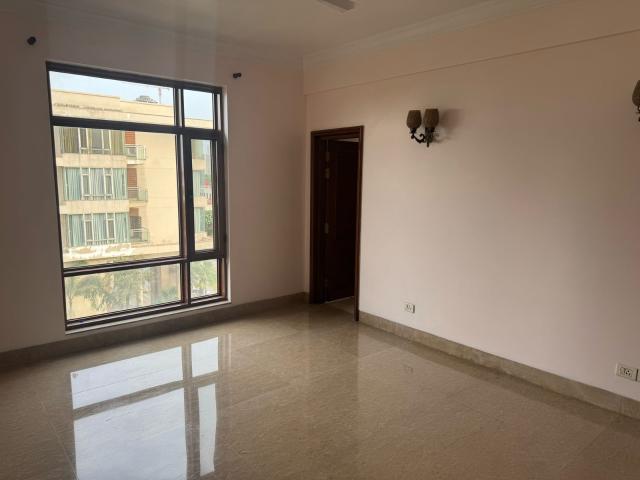 Resale | 5 BHK + Servant Room 4800 Sq.Ft. Penthouse in Jaypee Greens Knight Court